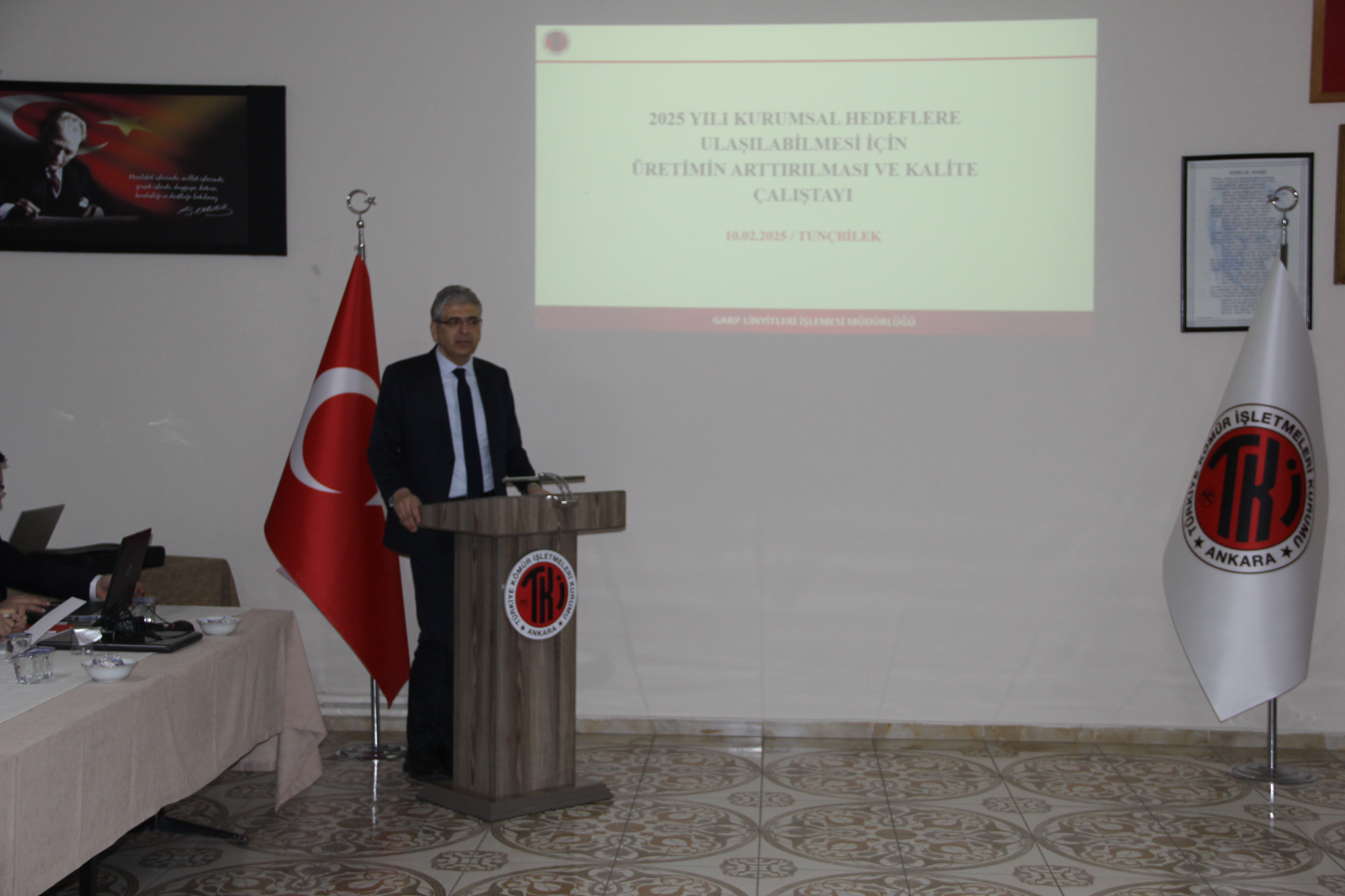 2025 YILI KURUMSAL HEDEFLERE ULAŞILABİLMESİ İÇİN ÜRETİMİN ARTTIRILMASI VE KALİTE ÇALIŞTAYI GARP LİNYİTLERİ İŞLETME MÜDÜRLÜĞÜNDE YAPILDI